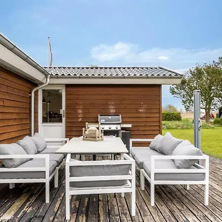 Karin - 300m From The Sea By Interhome